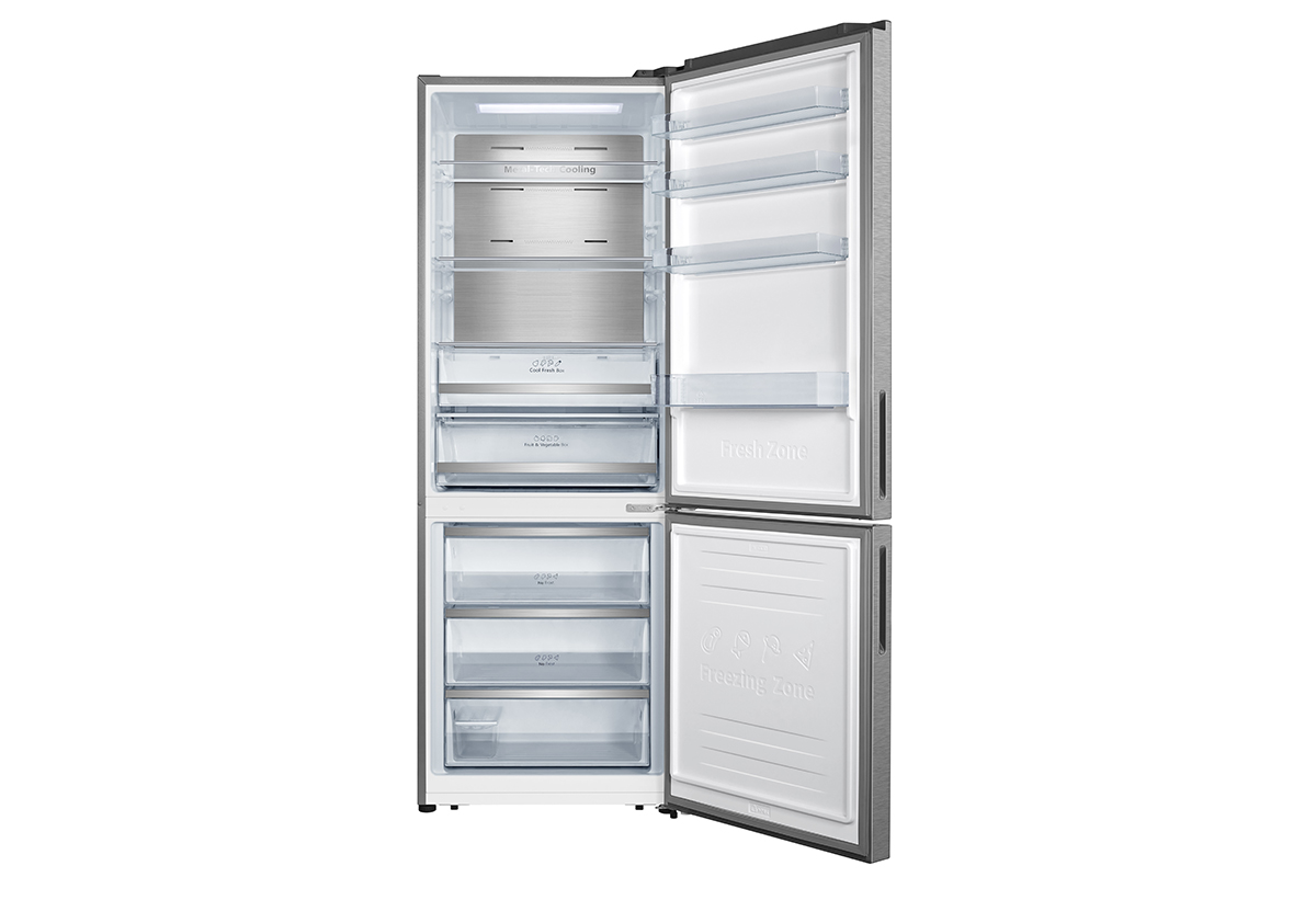 Απεικονίζεται το ψυγείο ανοιχτό.